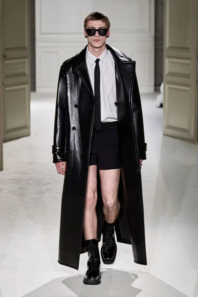 Look 11